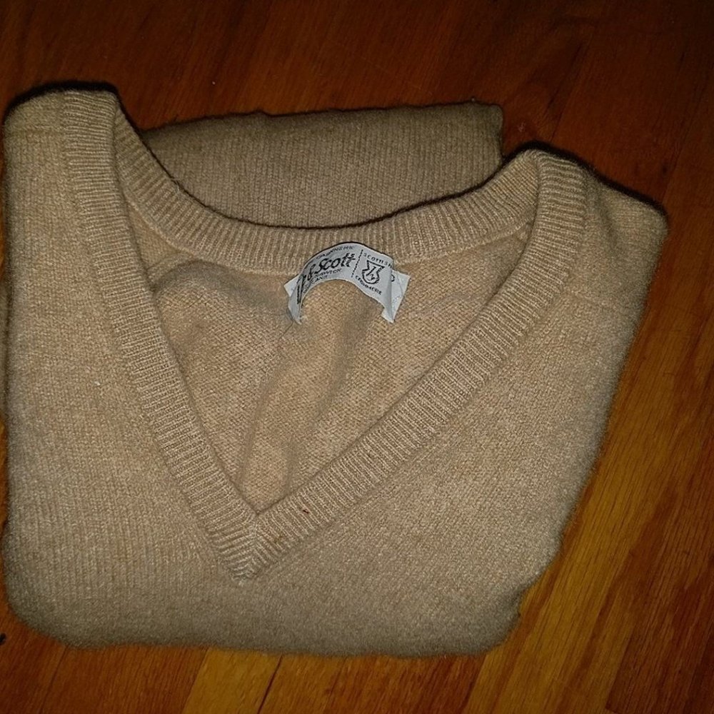Lyle & Scott 100% Cashmere Tan V-Neck Sweater